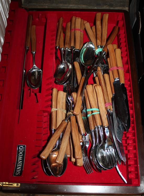 Canteen of plated cutlery(-)